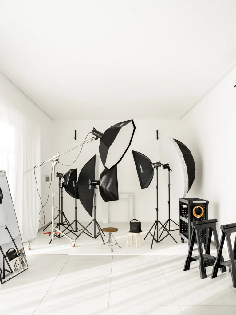 Sala di posa dello studio fotografico a noleggio ad Alba