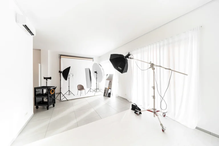 Sala di posa dello studio fotografico a noleggio ad Alba